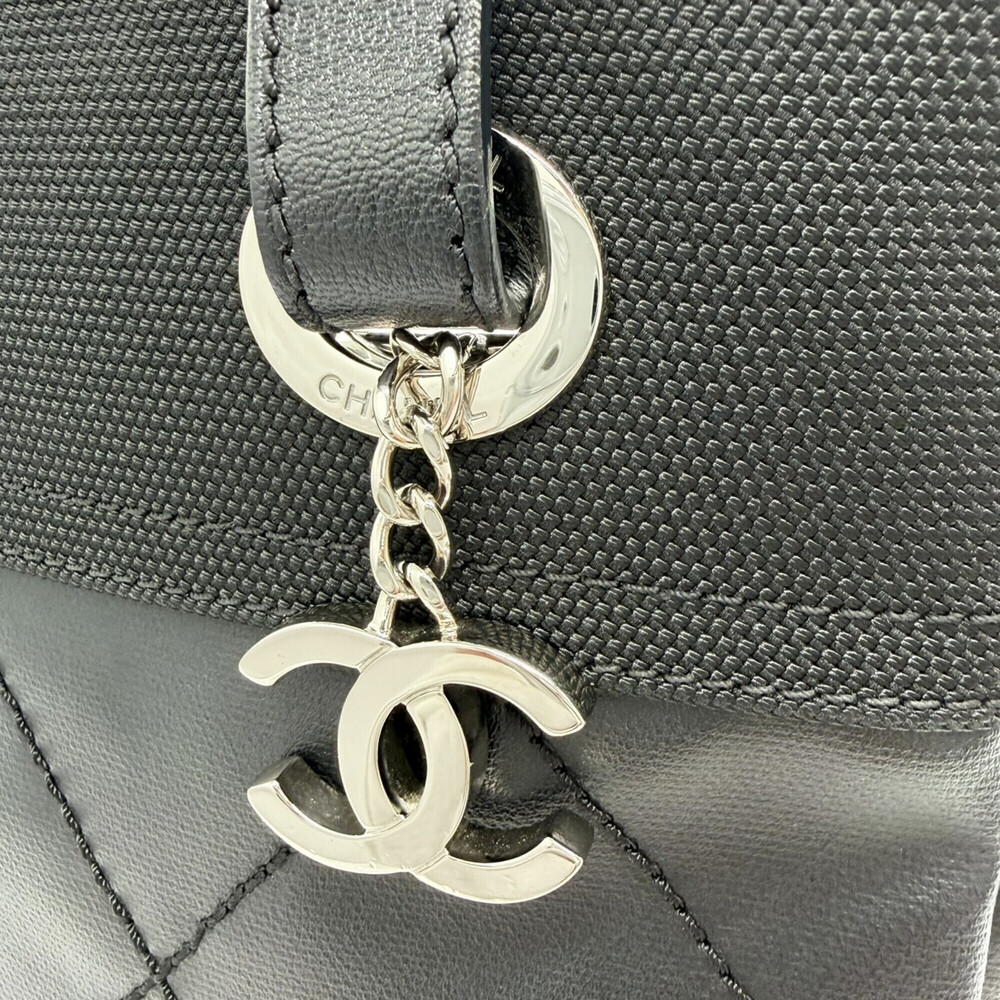 CHANEL Black Leather Tote Bag - Picture 11 of 16